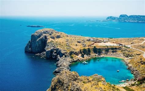 Shume qendra zhytjeje ne Paros gjenden ne vendet me te njohura turistike ne ishull, te tilla si Golden Beach, New Golden Beach, Naoussa, Aliki, Santa Maria dhe Parikia. . Paketa turistike greqi 2022